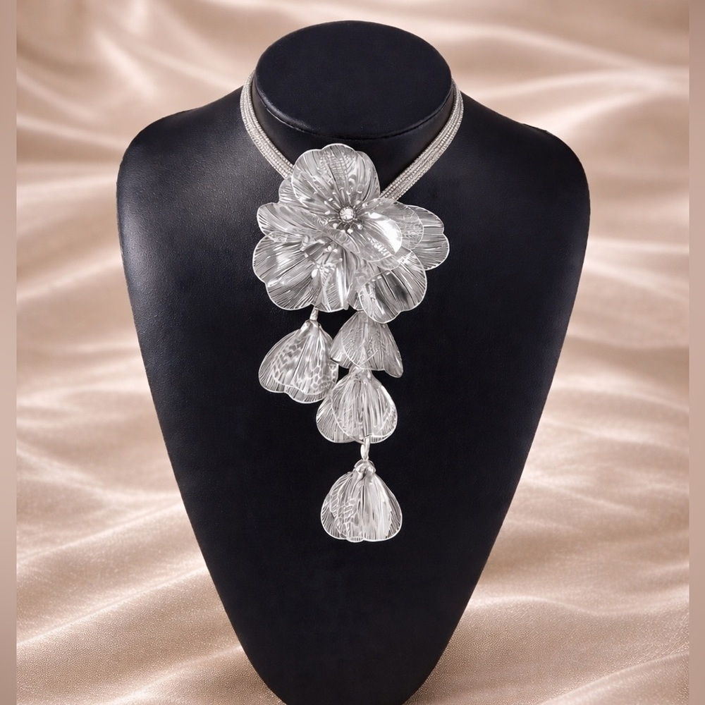 Zara Kate Middleton Famous Cascading Floral Necklace